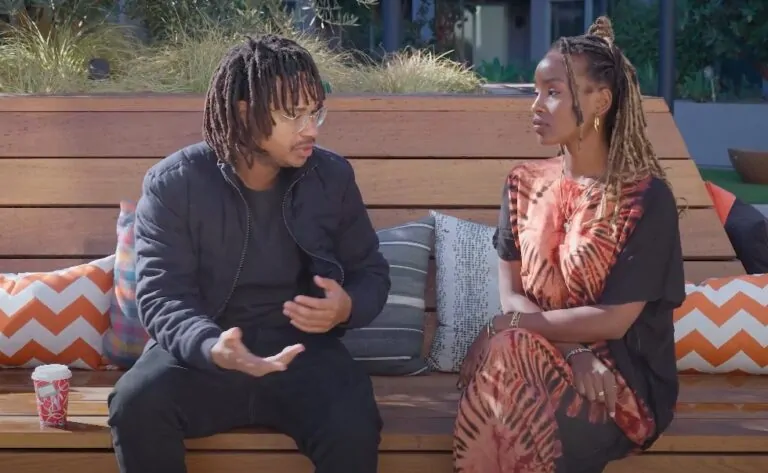 Exchange between two individuals on a wooden bench