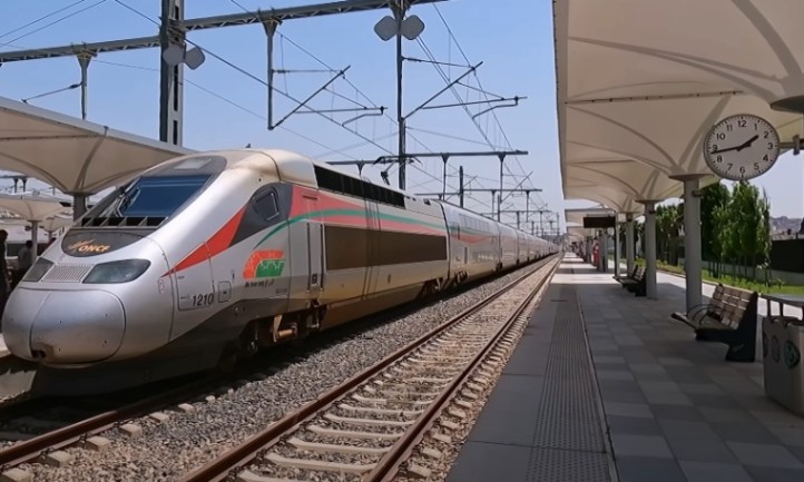 Al Boraq train leaving the station
