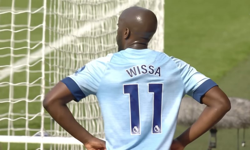 Yoane Wissa celebrate a goal